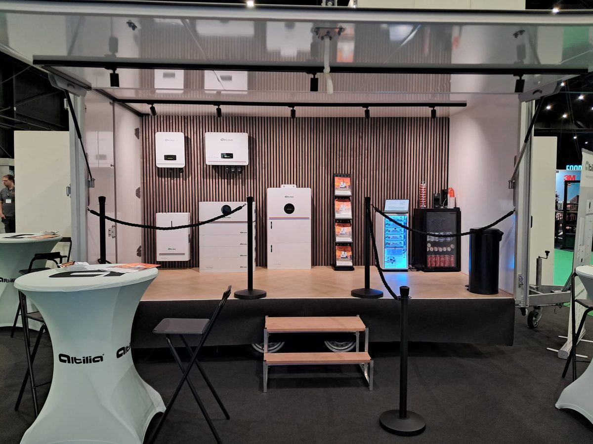 De Altilia showroomtrailer als stand op een vakbeurs